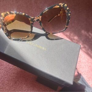 NIB Dolce & Gabbana bold sunnies: Brown tortoise & brownish gold lens